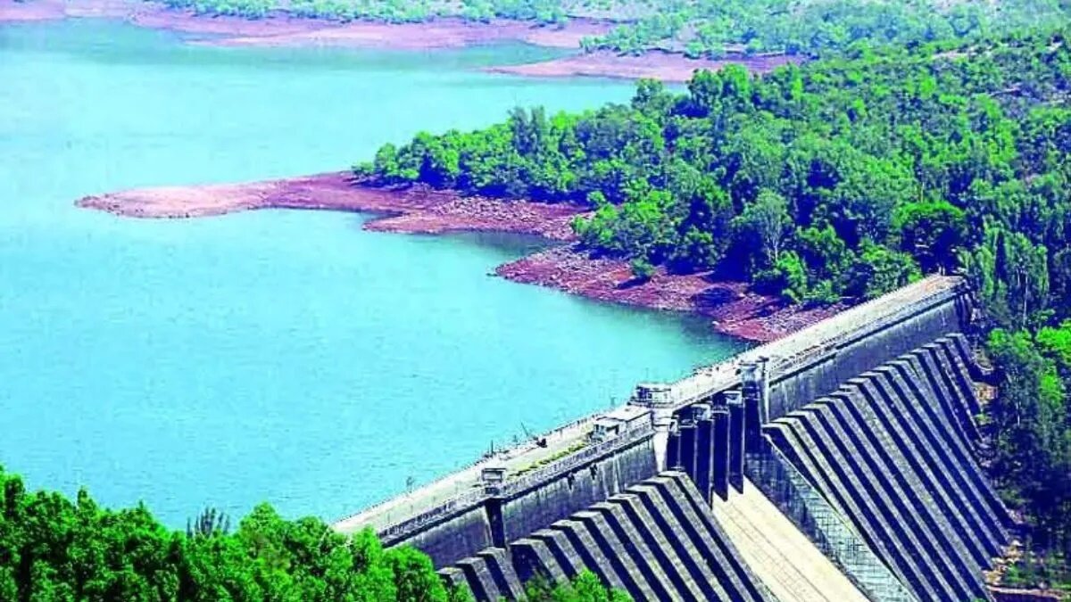 कोयना धरण ९२ टक्के भरले; सहा दरवाजे ३ फुटांपर्यंत उघडणार, नदीकाठच्या गावांना सतर्कतेचा इशारा