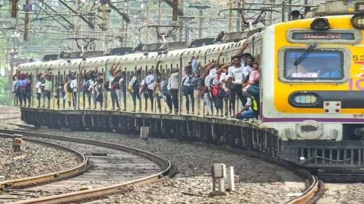 गणपती विसर्जनासाठी मुंबईत २२ विशेष रात्रीच्या लोकल