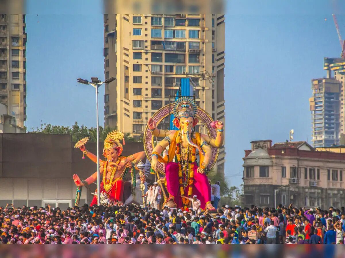 लालबागच्या राजाच्या विसर्जनाला पुन्हा विलंब; गिरगाव चौपाटीवर समुद्राच्या पातळीचा अडथळा, अखेर बाप्पाला निरोप